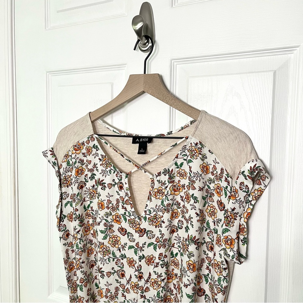 ✧・゚floral dual-patterned tee - Picture 2 of 5